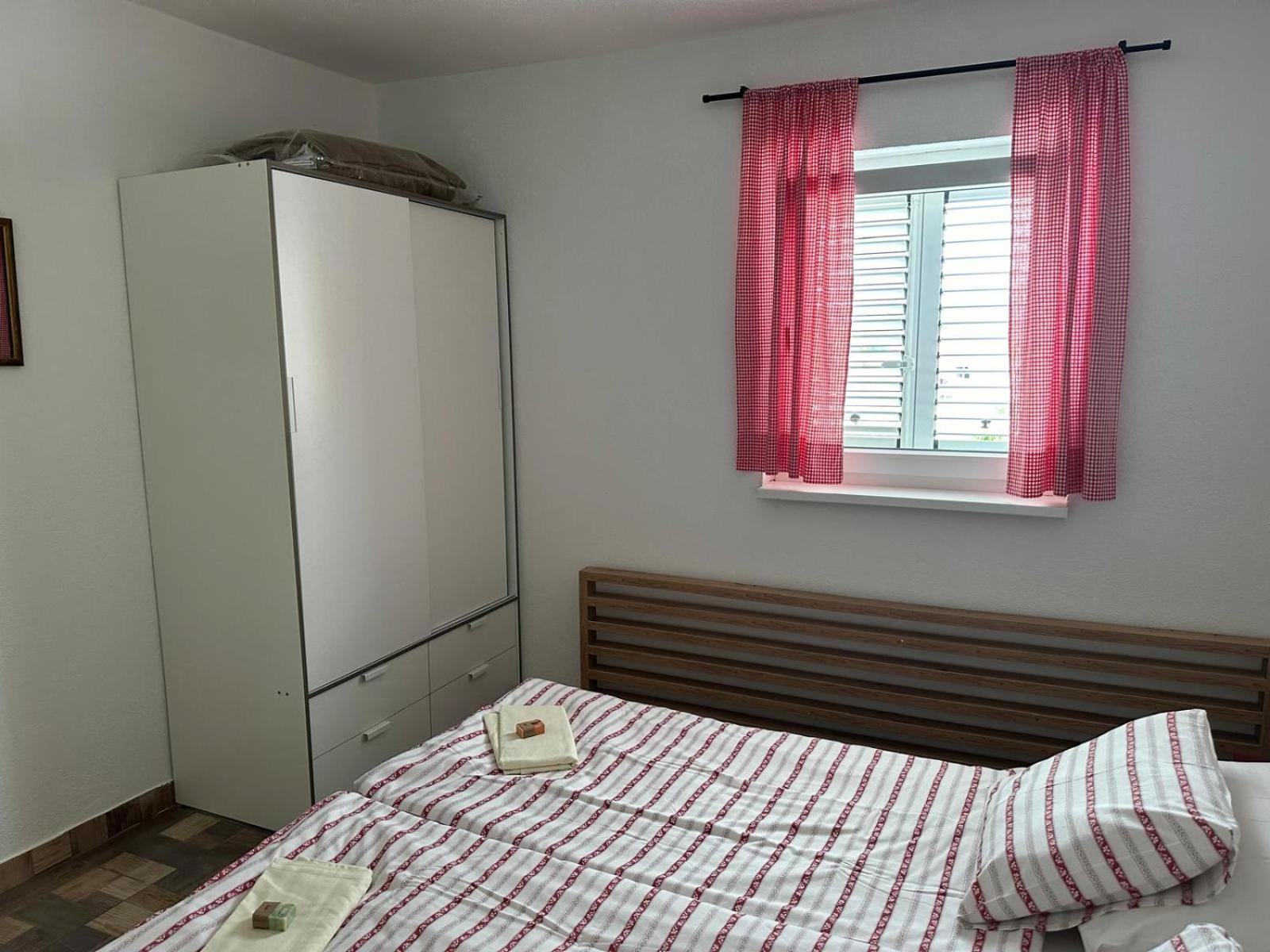 Apartments "Laci" คิร์ก ภายนอก รูปภาพ