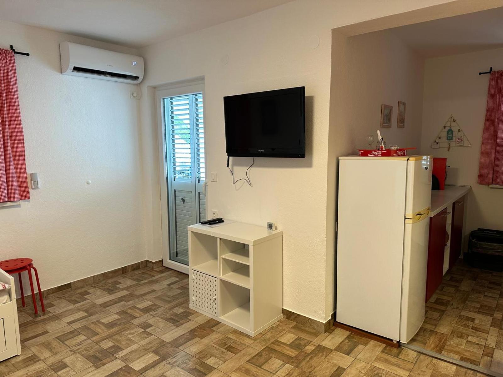 Apartments "Laci" คิร์ก ภายนอก รูปภาพ